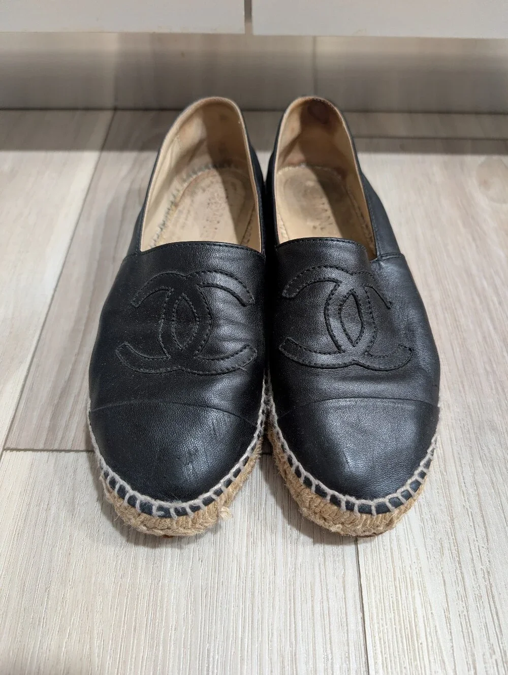 Pre-owner Chanel Black Leather Espadrille Flats Size 38